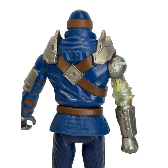 Roblox Imaginex Collection CYTHREX Darkened Cyborg Knight Action Figure Jazwares - Picture 2 of 5